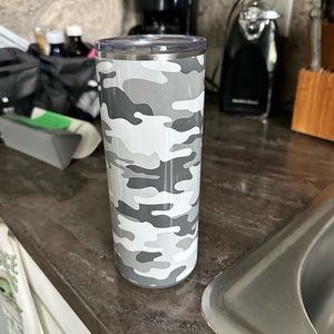 22 oz Swig tumbler